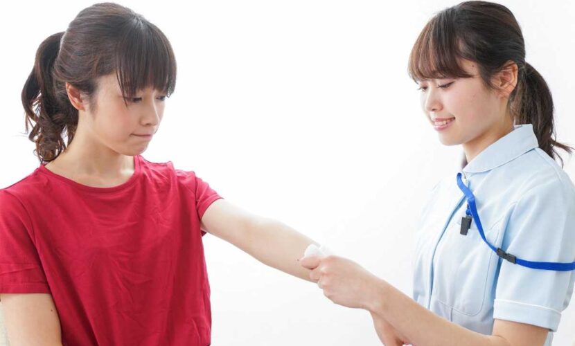 傷跡修正アートメイクを施しているイメージ