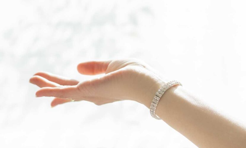 リスカ跡の白い線を消すことはできるのかを紹介しているイメージ